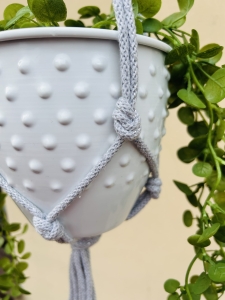 Kwietnik wiszący makrama ze sznurka boho SREBRNY
