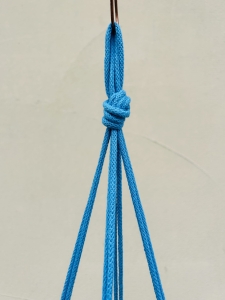 Kwietnik wiszący makrama ze sznurka boho NIEBIESKI