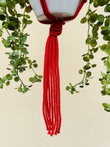 Kwietnik wiszący makrama ze sznurka boho CZERWONY