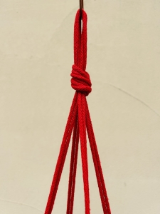 Kwietnik wiszący makrama ze sznurka boho CZERWONY