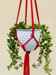 Kwietnik wiszący makrama ze sznurka boho CZERWONY