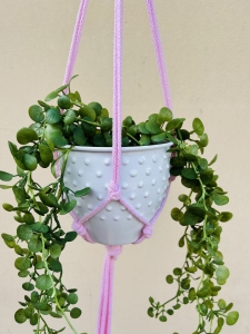 Kwietnik wiszący makrama ze sznurka boho RÓŻ