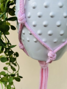 Kwietnik wiszący makrama ze sznurka boho RÓŻ