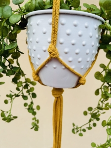 Kwietnik wiszący makrama ze sznurka boho MUSZTARDA