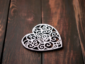 Drewniana bombka świąteczna anioł aniołek ze sklejki zawieszka na choinkę