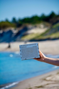 DREWNIANA SKARBONKA Z WŁASNYM NAPISEM WYKREŚLANKA NA PREZENT BIAŁA